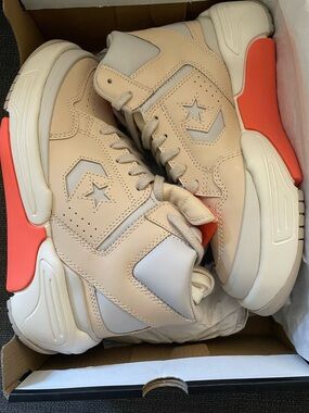 BNIB - Women’s Size 6 or Men’s Size 4.5 Converse Weapon Egret/Mango